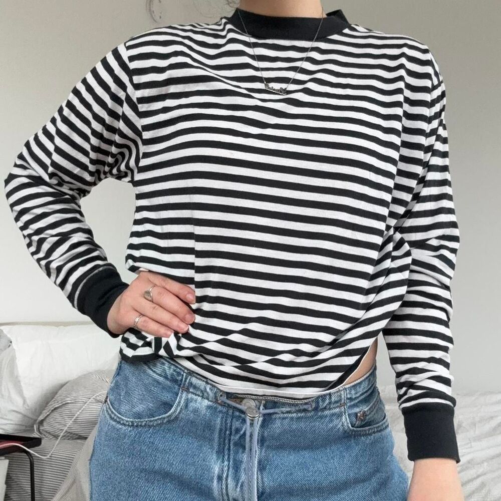 Brandy-melville Women's Black and White Shirt